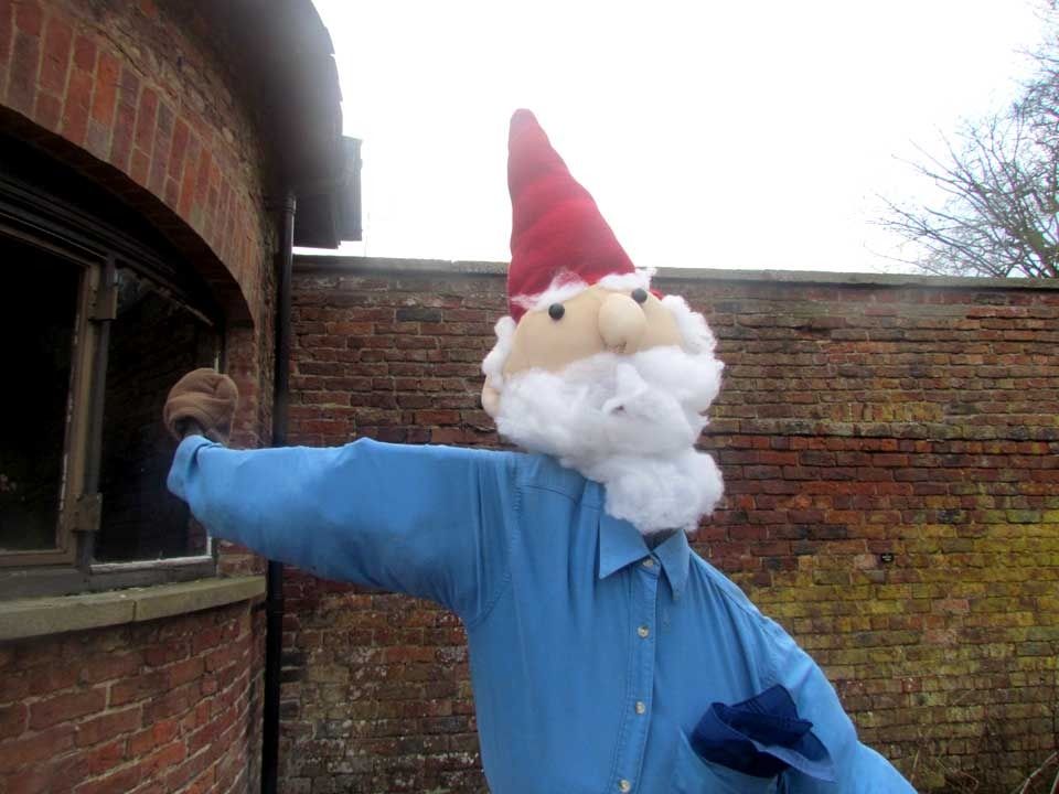 garden-gnome-scarecrow