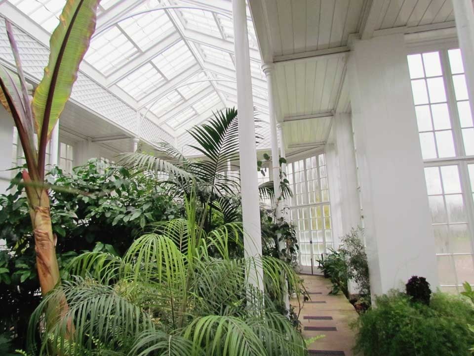 large-glass-house-Tatton_