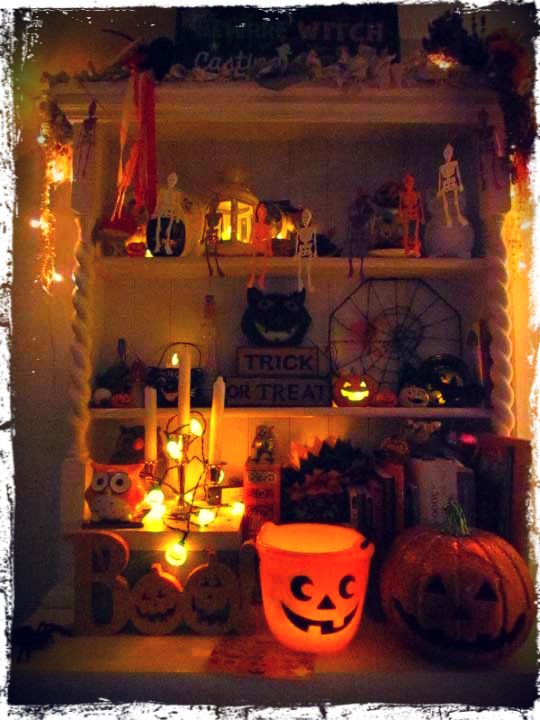  Halloween dresser