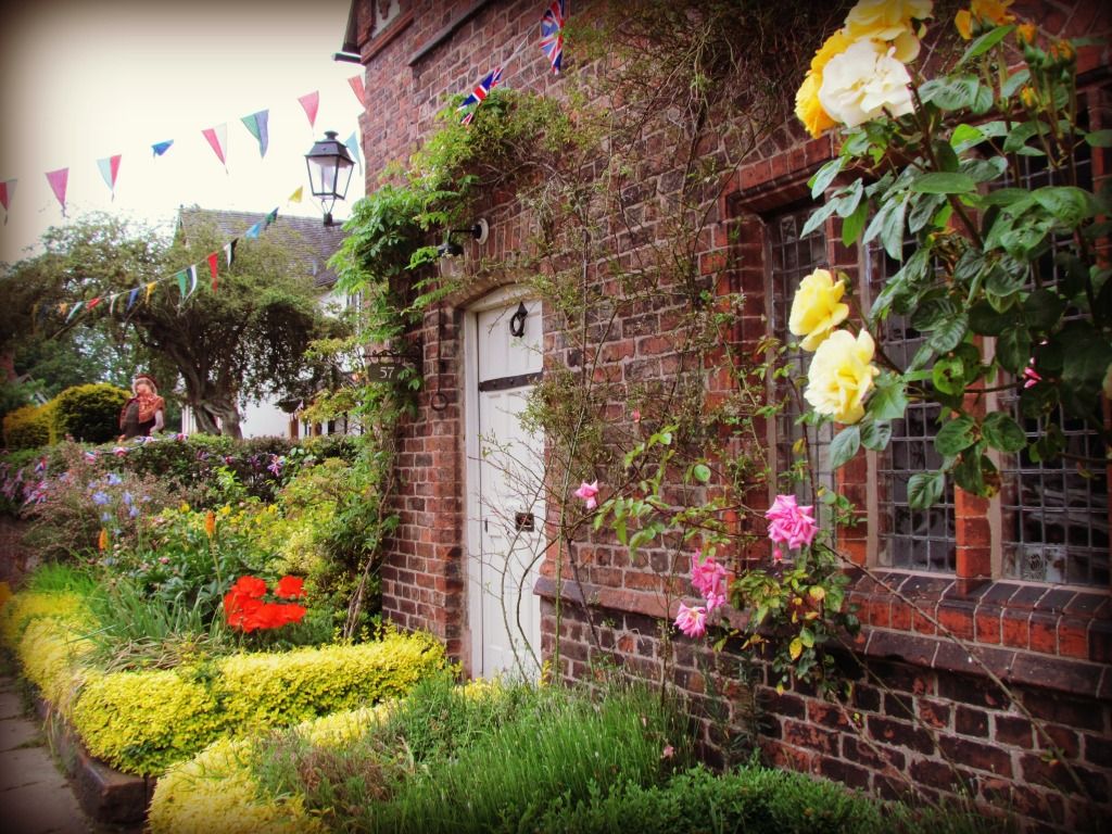 Pretty Cottage Front garden