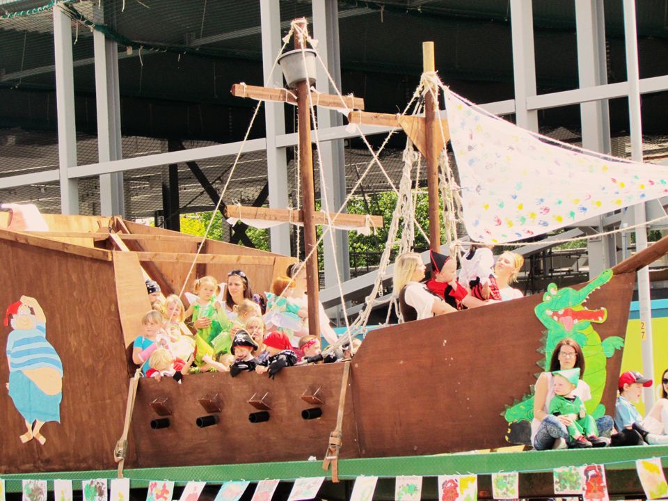 pirate ship carnival float