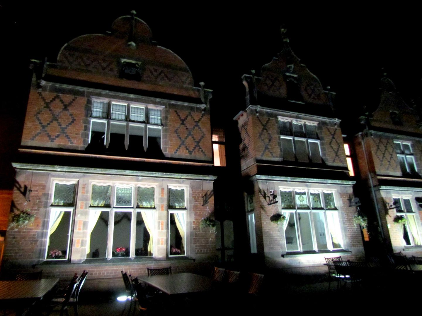 Oakfield Manor Chester Zoo at night