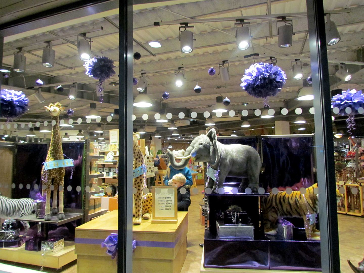 zoo shop at Christmas