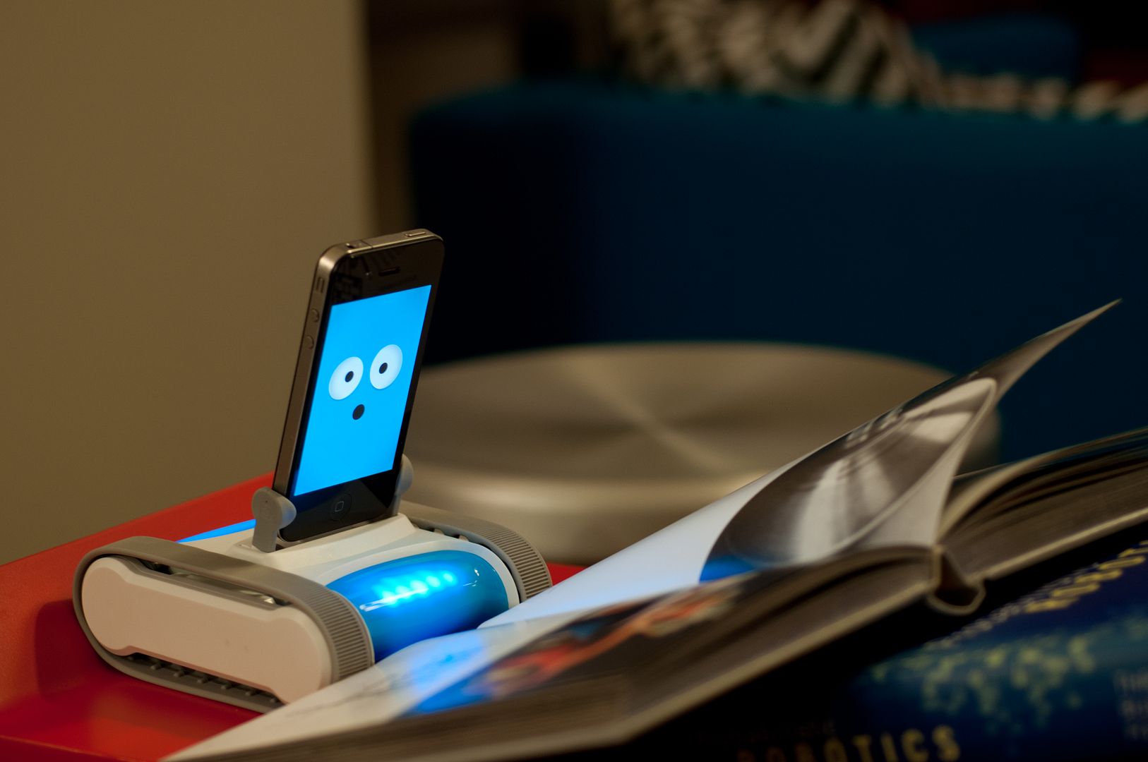 ROMO Robotic Pet reading | Cool Mom Tech