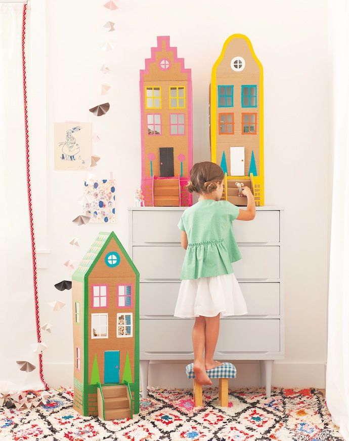 Easy crafts for kids: DIY Dollhouses from Playful by Marianne Lilliard