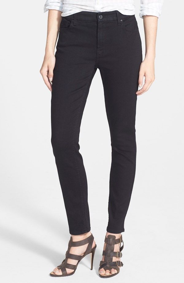 Jen7 Jeans review: Black skinny jeans on Cool Mom Picks 