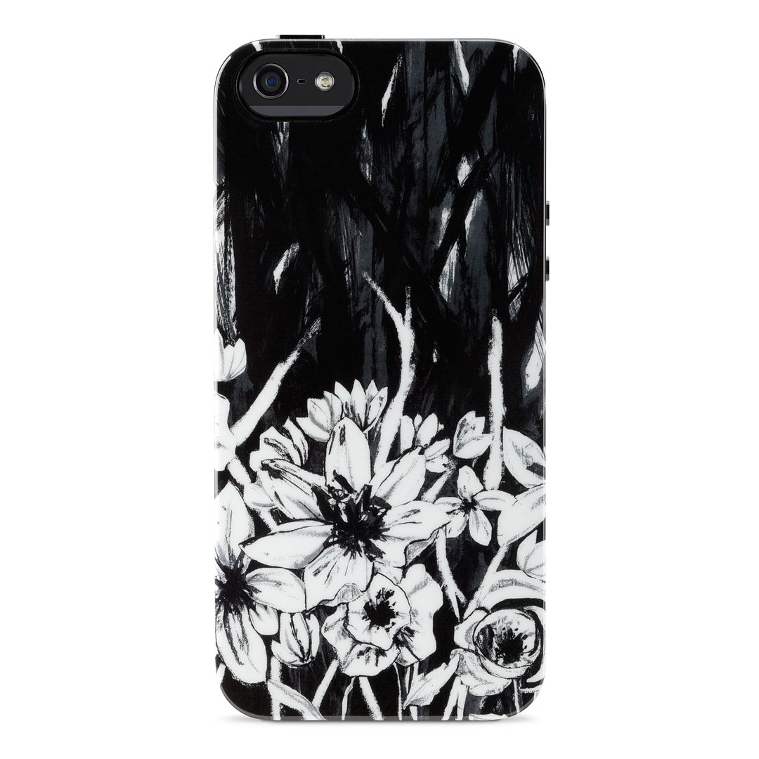 Black and white floral iPhone case by Tracy Reese for Belkin | Cool Mom Tech