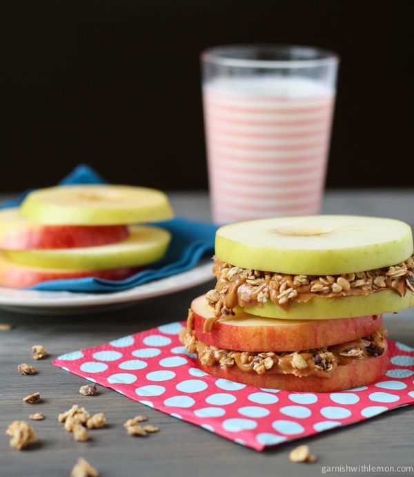 Superfruits for school lunch: Apple Almond Butter Sandwiches at Garnished with Lemon