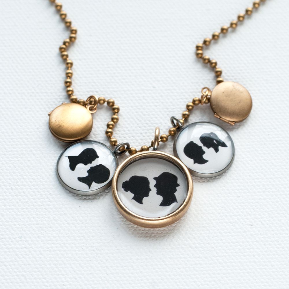 Grandparents gifts: silhouette family tree necklace with lockets