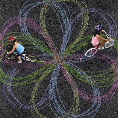 Outdoor toys for kids: bike chalk trail kit