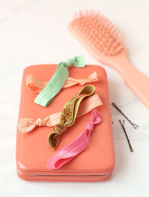 Homemade gifts: diy hair elastic set in a vintage case