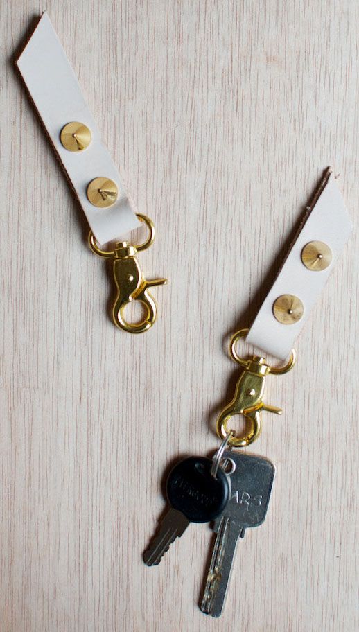 Homemade gifts: diy studded leather key ring