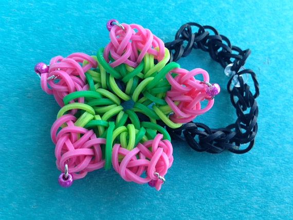 Hibiscus bracelet by CraftsforDiabetes | Cool Mom Picks