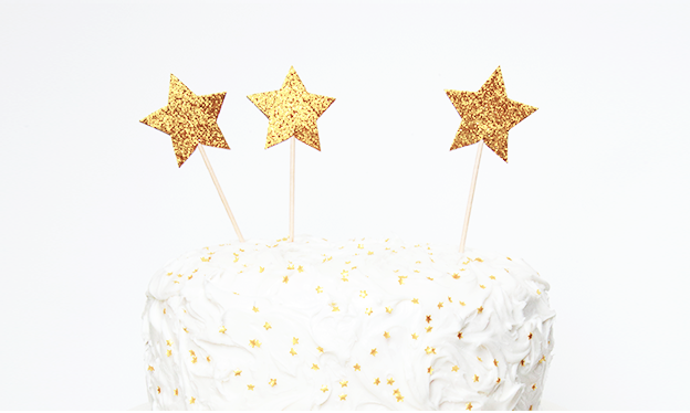 Oscars party cake by Oh So Pretty | Cool Mom Picks