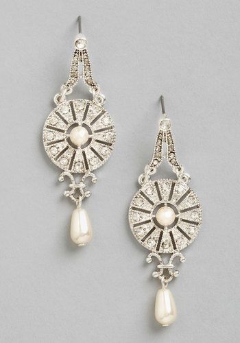 Art Deco pearl earrings | Cool Mom Picks