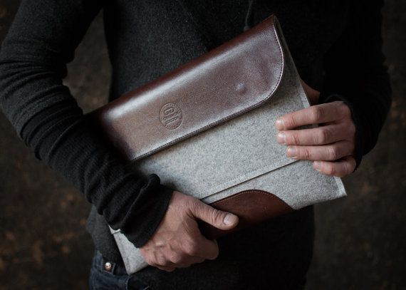 Sophisticated gadget case in leather and wool | Cool Mom Tech