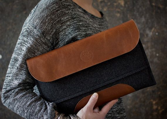Leather and wool gadget case | Cool Mom Tech