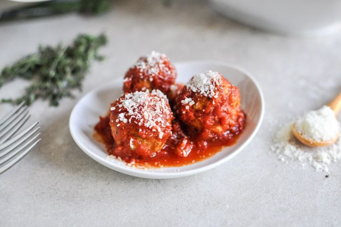 Healthy Slow Cooker Meatballs for the Super Bowl | Cool Mom Picks