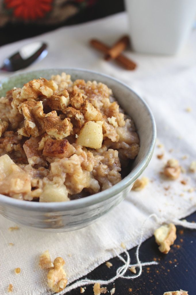 Slow Cooker Overnight Apple Cinnamon Oatmeal | Cool Mom Picks