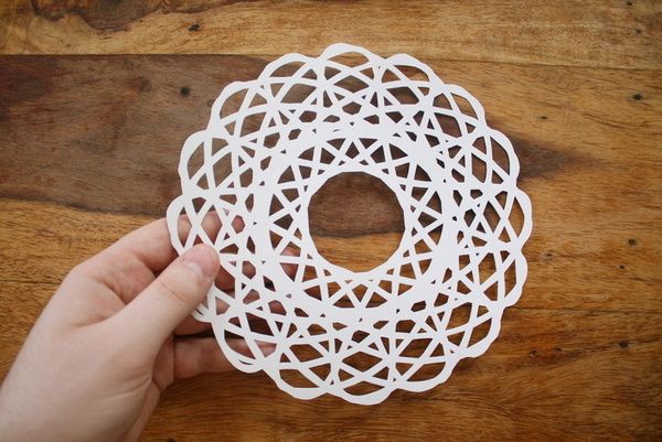 Spirograph snowflake pattern | Cool Mom Picks