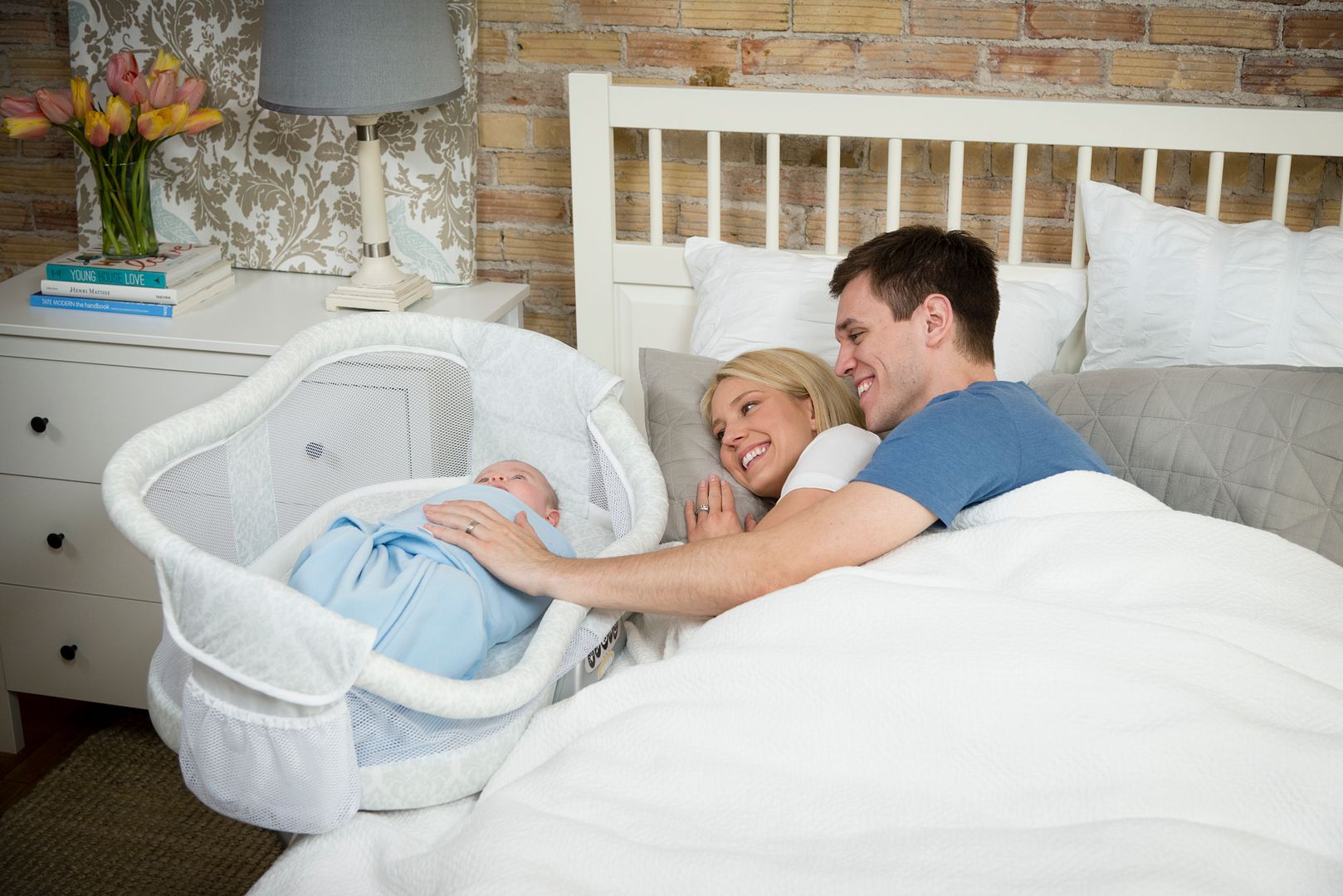 HALO Bassinest Swivel Sleeper with Collapsible Side | Cool Mom Picks