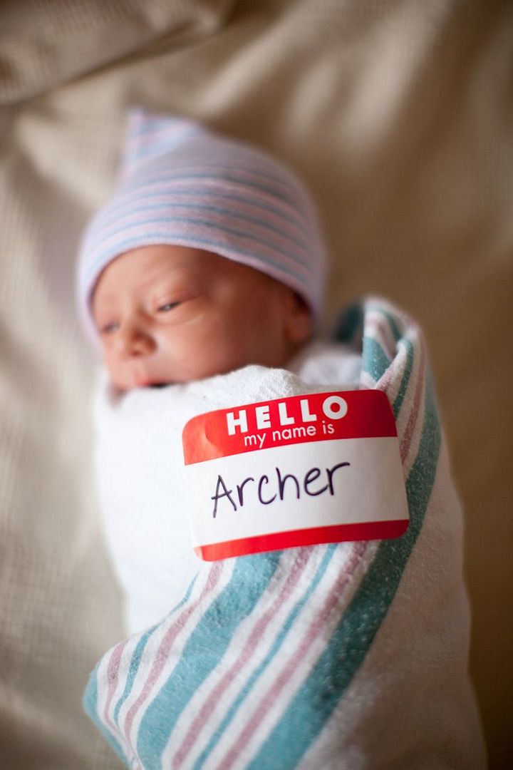 Creative birth announcement photo ideas| Nametag photo by Heather Golde