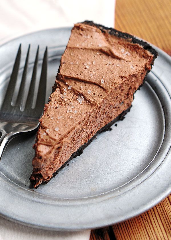 Best boozy desserts: Bailey's Salted Caramel Chocolate Pie- She Wears Many Hats