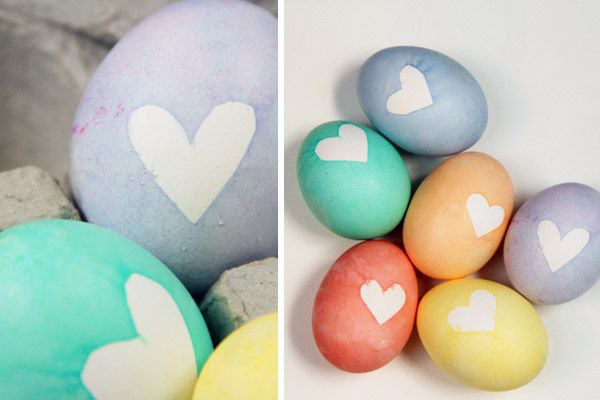 Cool Easter egg decorating idea: Heart eggs at Sweetest Occasion 