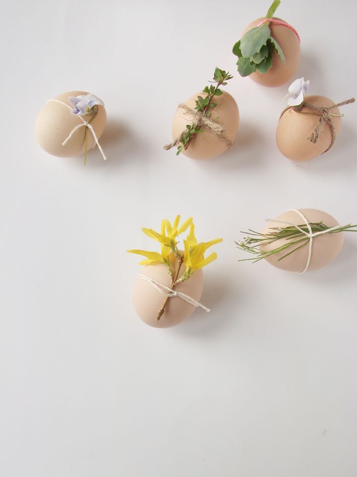 DIY floral Easter egg decorating ideas: DIY flower eggs at A Daily Something