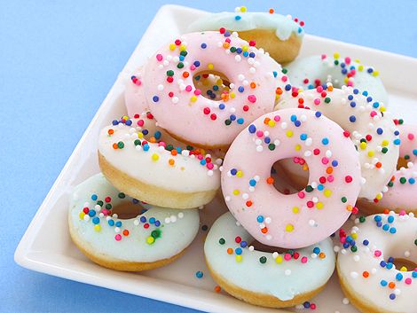 Easy Baked Mini Donut recipe from Bakers Royale | Cool Mom Picks