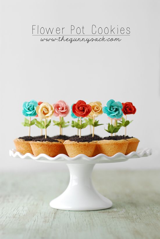 Easy spring recipes: Flower Pot Cookie Cups at The Gunny Sack | Cool Mom Picks