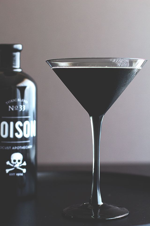 Halloween cocktail recipes: The Black Beard at Honestly Yum