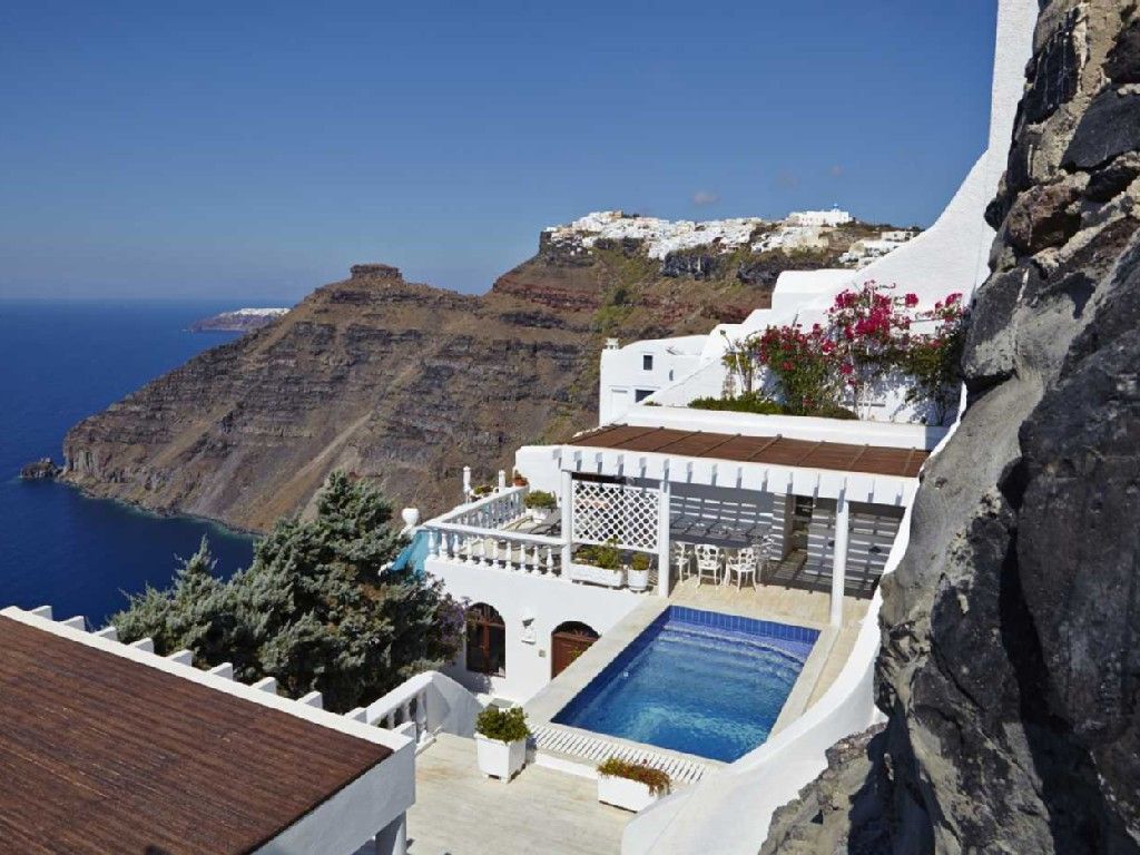 Babymoon destinations: Santorini, Greece | Luxury rental from HomeAway