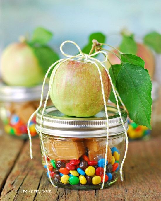 Edible gifts for Teacher Appreciation Day: caramel apple in a jar gift | The Gunny Sack