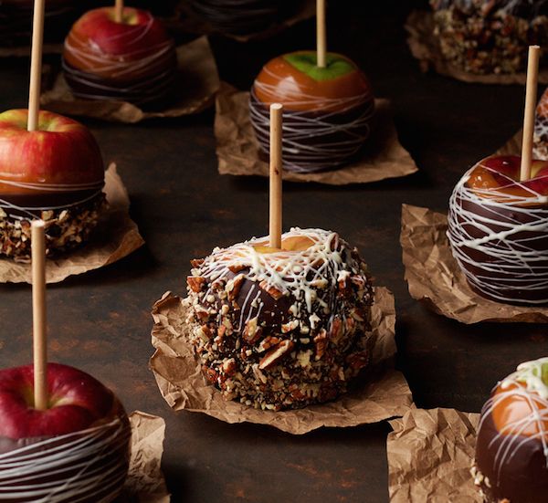 Edible gifts for Teacher Appreciation Day: Chocolate Caramel Apples | The Bearfoot Baker