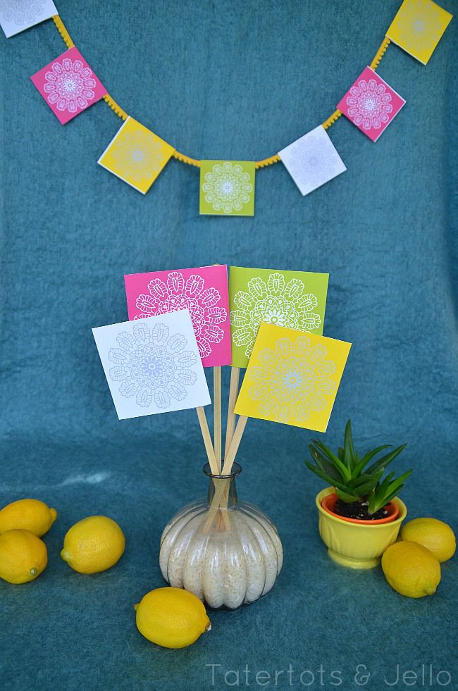 Cinco de Mayo party ideas: Printable Cinco de Mayo flags | Tatertots and Jello