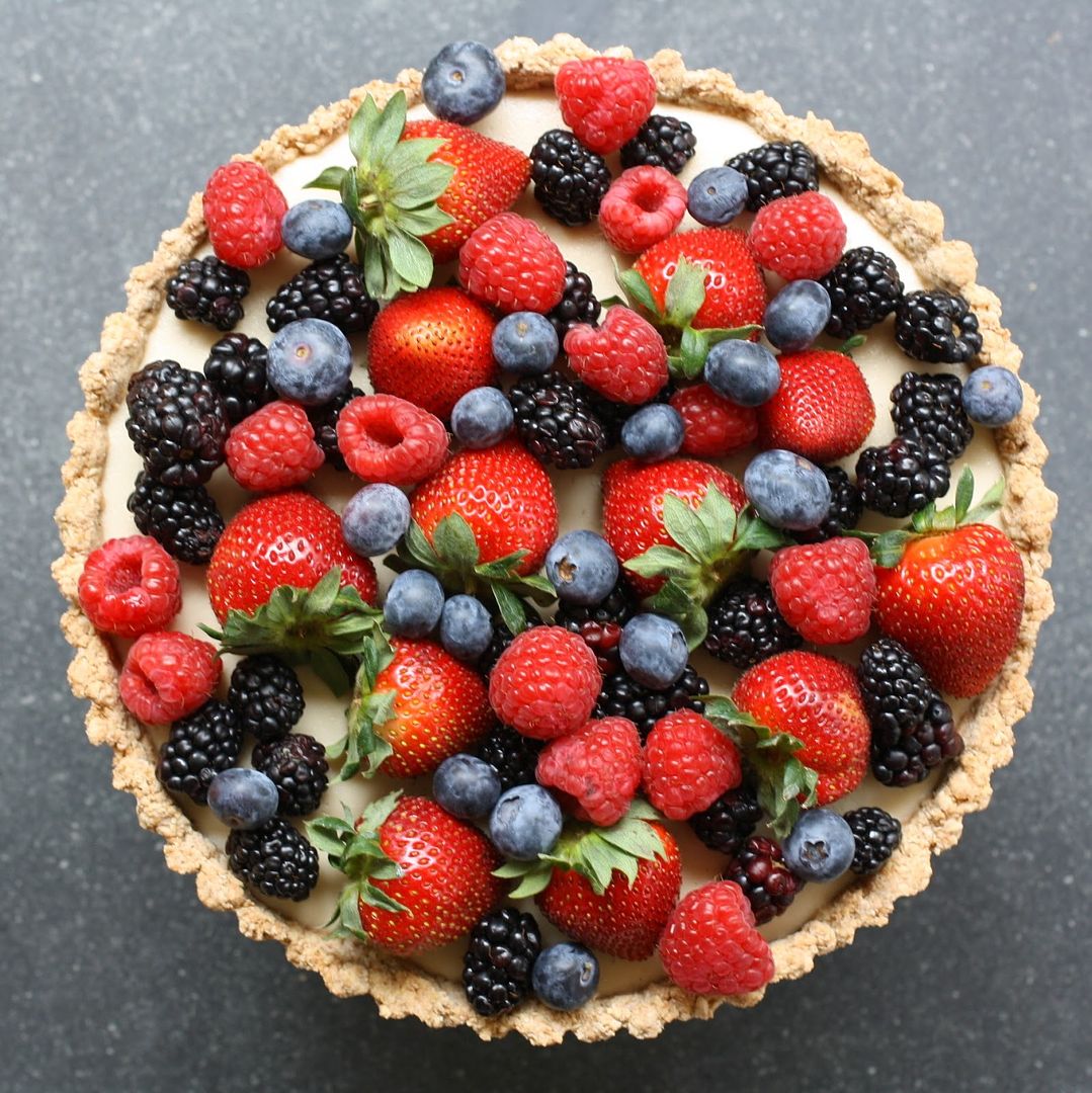 Delicious fruit dessert recipes: Berry Tart | Delectably Green