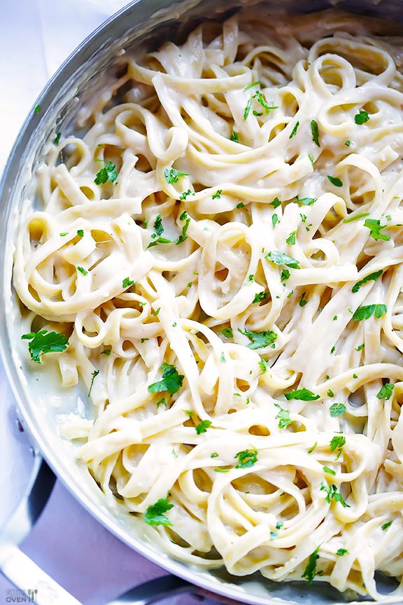 Skinny comfort food recipes: Skinny Fettuccine Alfredo | Gimme Some Oven