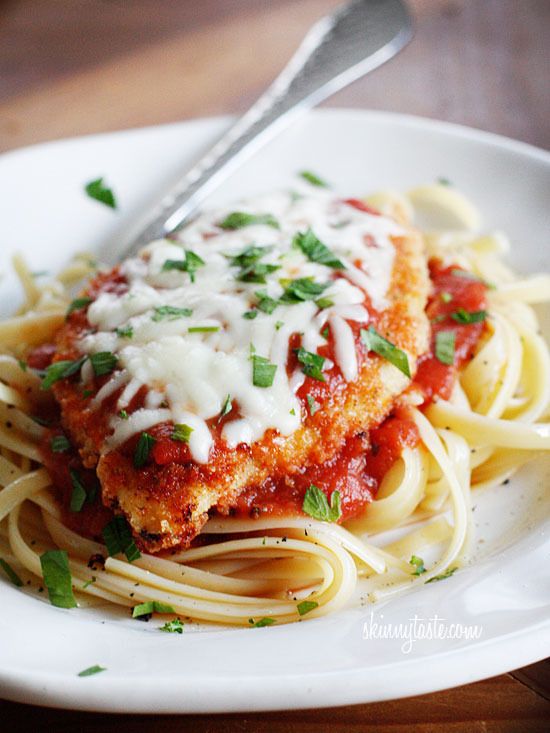 Skinny comfort food recipes: Baked Chicken Parmesan | SkinnyTaste