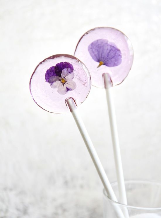 Homemade spring flower lollipops DIY for Mother's Day | Sprinkle Bakes