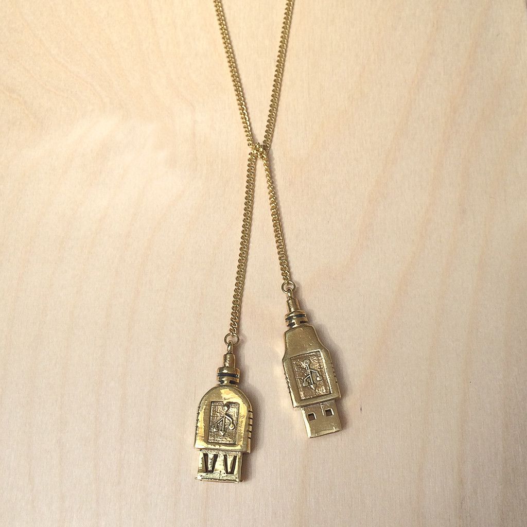 Geeky jewelry for Mother's Day: USB Necklace