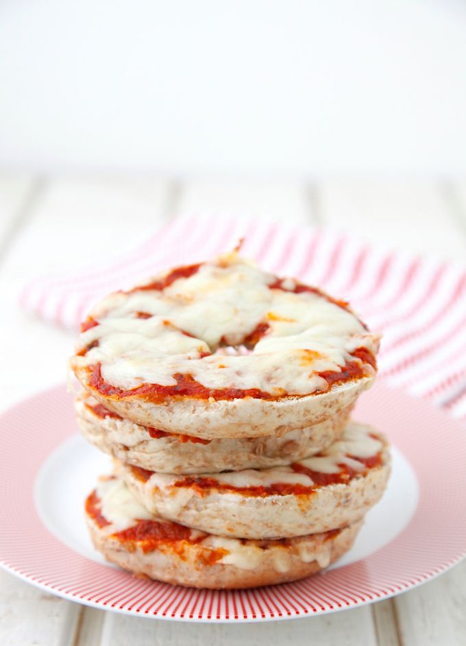 Whole Wheat Pizza Bagels make a hearty, healthy make-ahead snack recipe | weelicious