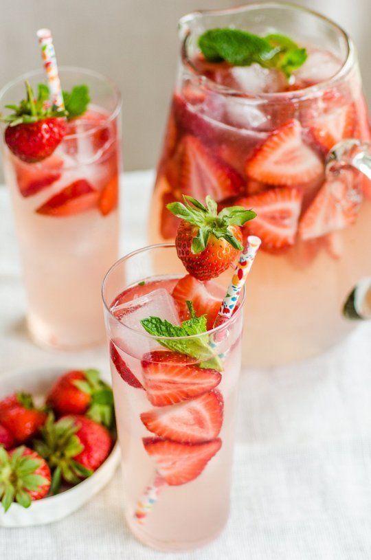 Big batch cocktails; Strawberry Gin Smash | The Kitchn