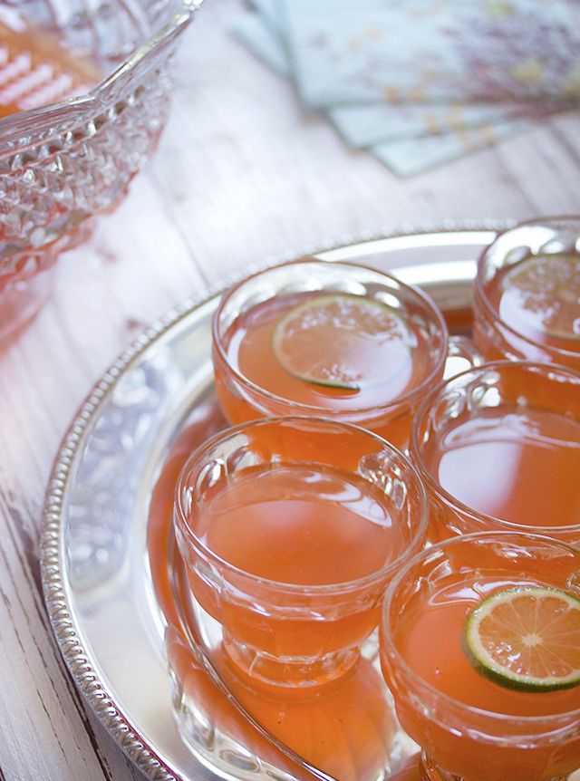 This Strawberry Pisco Punch is a great big batch cocktail for summer | HonestlyYum