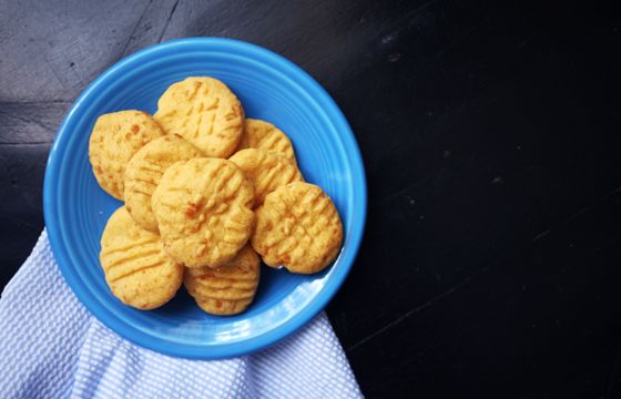 A classic make-ahead snack recipes: Homemade cheddar crackers | One Hungry Mama