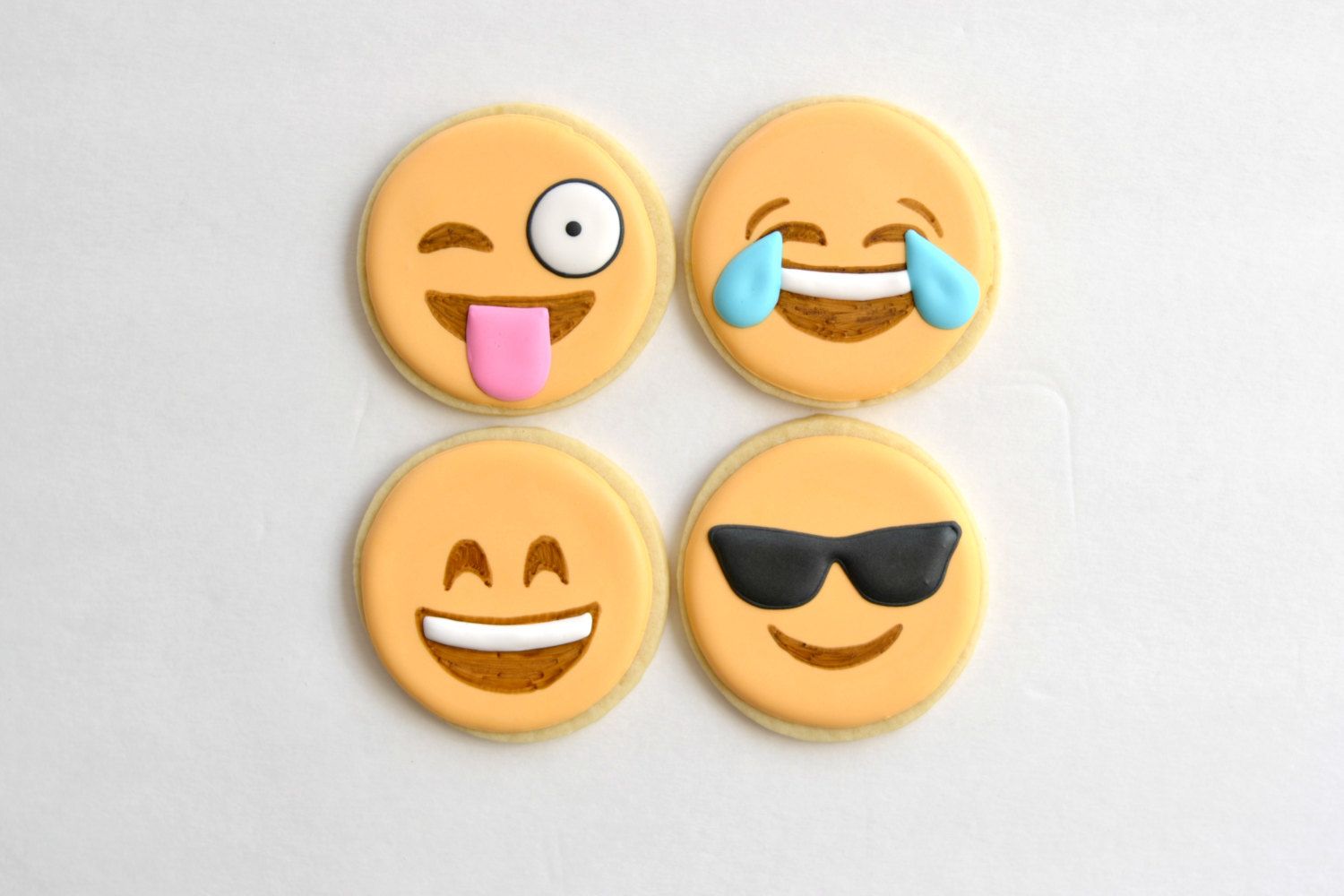 Emoji sugar cookies via I Dream of Cookies