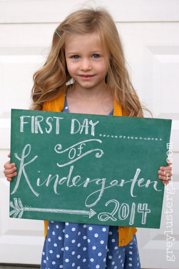Easy mini chalkboard photo prop for your child's first day of school photo | Grey Luster Girl