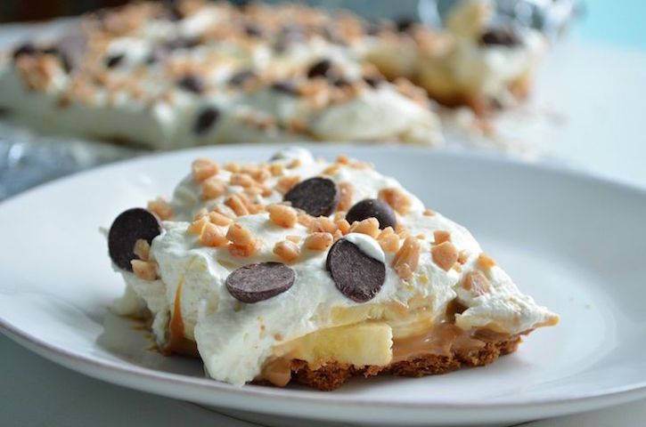 This indulgent Banoffee Pie toffee recipe marries the flavors of banana, toffee, chocolate and graham crackers. | Three Many Cooks