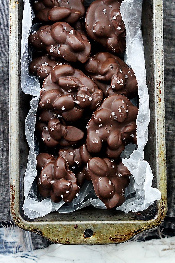 Homemade chocolate almond clusters make a great food gift | Le Creme de la Crumb 