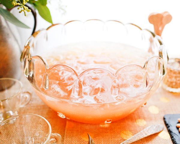 A festive punch perfect for New Year's Eve without Champagne (for the non-Champagne people in the house!): Alliance Club Punch | Oh So Beautiful Paper
